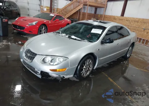 2001 Chrysler 300M z USA, uszkodzony, nr VIN 2C3HE66G11H703703